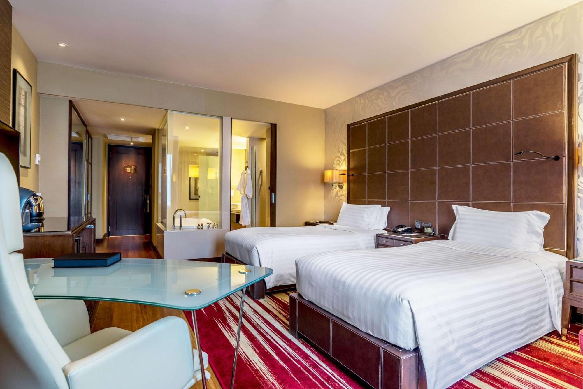 Hilton Grande Asoke מלון